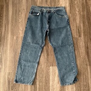 Wrangler Relaxed Fit Men's Jeans in Dark Blue